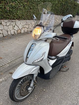 Piaggio Beverly 300 Scooter.