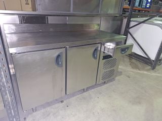 Mesa refrigerada bajo mostrador