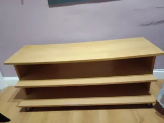 Mueble TV madera con ruedas y 2 estantes