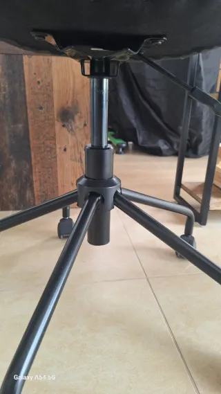 Lote de Escritorio madera mango, silla y cajones.