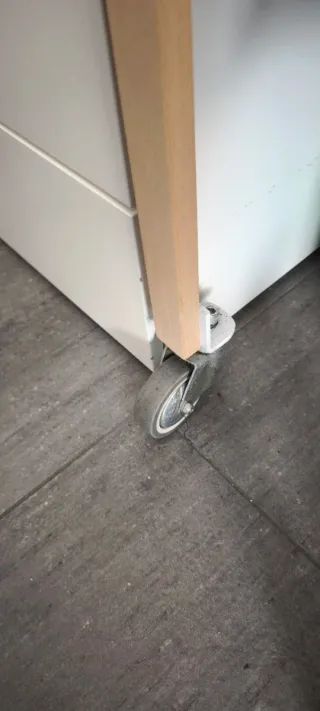 Cambiador Ikea con ruedas+ colchoneta Done by Deer