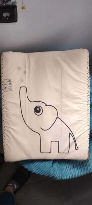 Cambiador Ikea con ruedas+ colchoneta Done by Deer