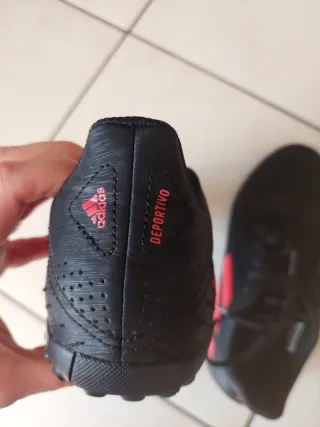 Scarpe calcetto Adidas nere e rosse