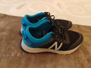 Zapatillas New Balance Trail Running Negro/Azul