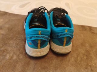 Zapatillas New Balance Trail Running Negro/Azul