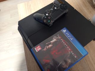 PS4 Negra + Metal Gear Solid V