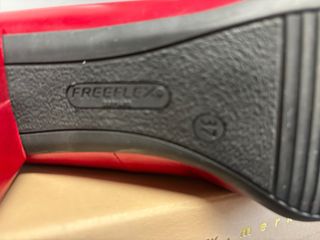 Zapatos de piel de tacón bajo rojos