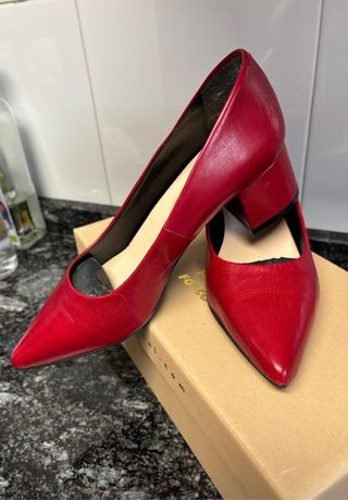 Zapatos de piel de tacón bajo rojos