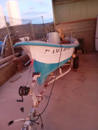 Barco con remolque y motor Yamaha 30cv. Negociable
