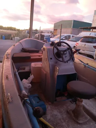 Barco con remolque y motor Yamaha 30cv. Negociable