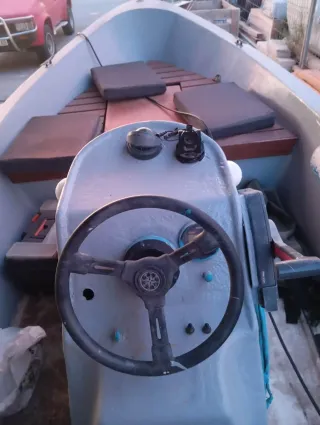 Barco con remolque y motor Yamaha 30cv. Negociable