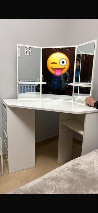 Tocador blanco con su silla