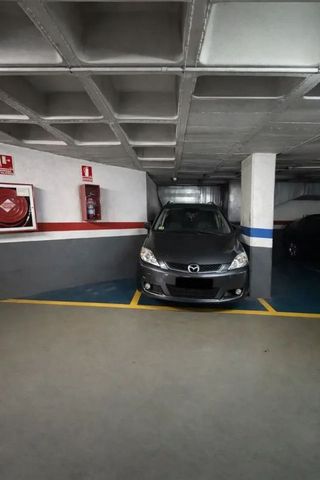 Garaje en venta en Fondo en Santa Coloma de Gramanet