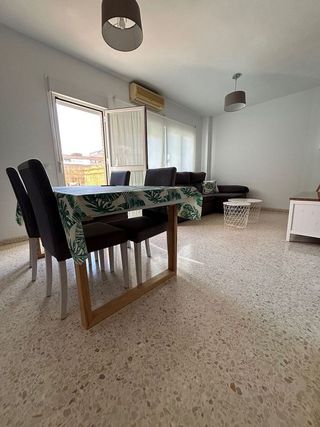 Piso en alquiler en Colores - Entreparques en Sevilla