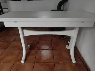 Mesa y 3 sillas comedor