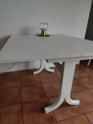 Mesa y 3 sillas comedor