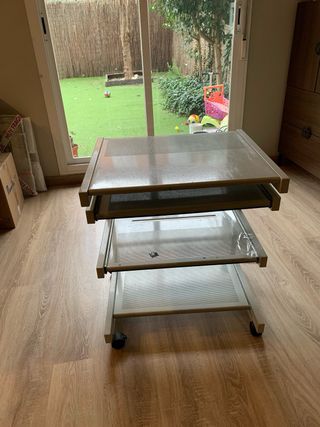 Tavolo per computer con ruote