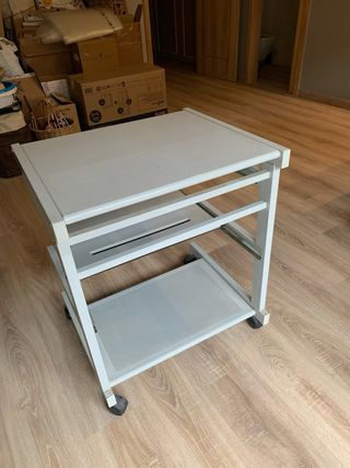 Tavolo per computer con ruote