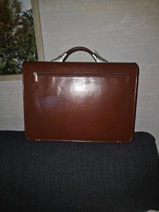 Maletín de piel marrón