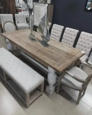 Mesa de comedor de madera