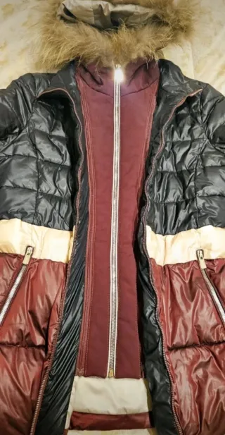 Giubbino donna nero e bordeaux con cappuccio