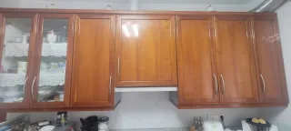 Muebles de cocina de madera con encimera de granit