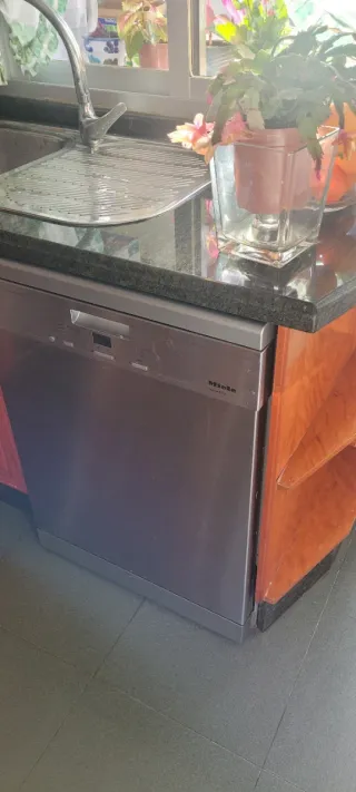 Muebles de cocina de madera con encimera de granit