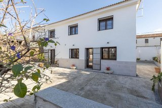 Chalet en venta en Zubia (La)