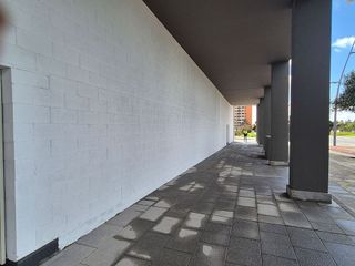 Local comercial en alquiler en Montequinto en Dos Hermanas