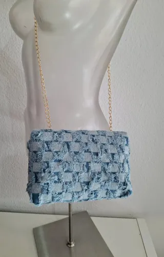 Bolso vaquero con cadena dorada
