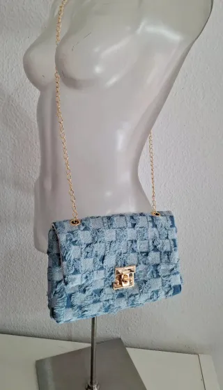 Bolso vaquero con cadena dorada