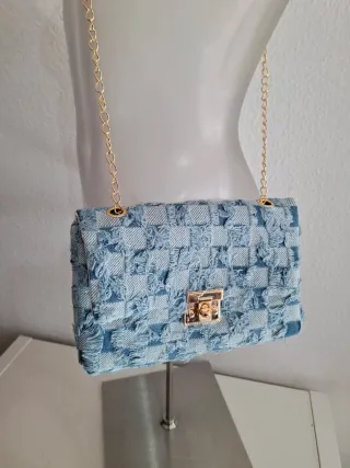 Bolso vaquero con cadena dorada