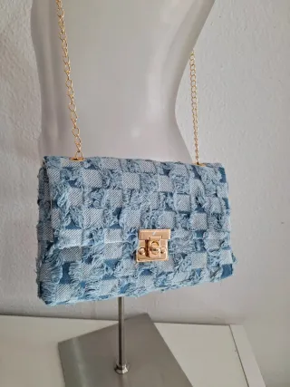 Bolso vaquero con cadena dorada