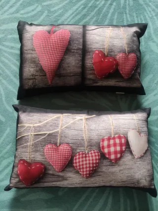 Cuscini Cuore Rosso e Bianco, sfondo nero