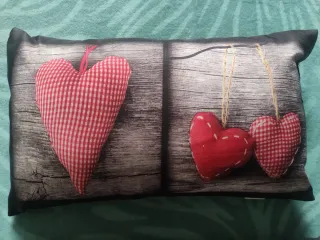 Cuscini Cuore Rosso e Bianco, sfondo nero