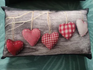 Cuscini Cuore Rosso e Bianco, sfondo nero