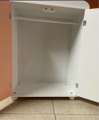 Armario para muñecas de madera