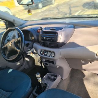 Nissan Almera 2002