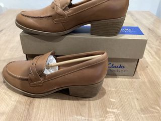 Mocasines Clarks tacón marrón
