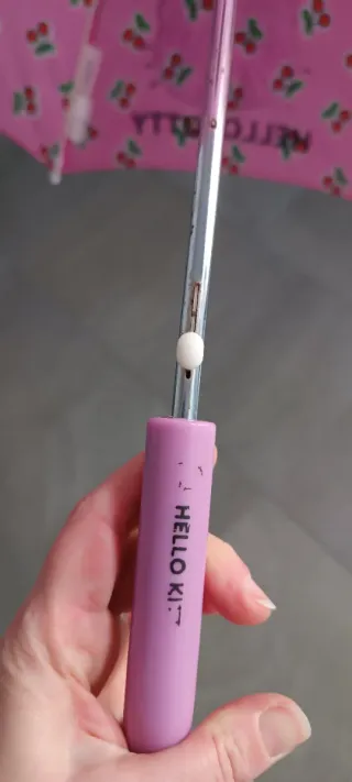 Paraguas infantil con cerezas de Hello Kitty