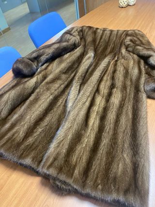 Abrigo de piel marrón