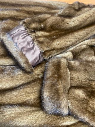 Abrigo de piel marrón