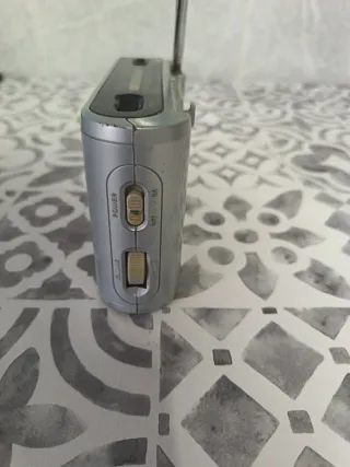 Radio Sony Portátil Compacta Gris