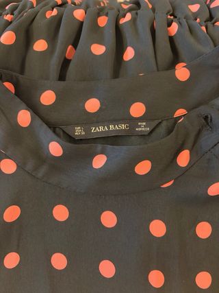 Vestido corto lunares negro y rosa