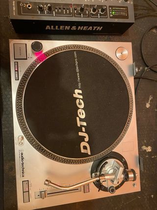 Pareja de Tocadiscos Audio-Technica AT-LP120