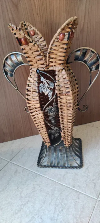 Vaso decorativo rattan e ferro battuto