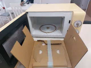 Microondas Retro Amarillo