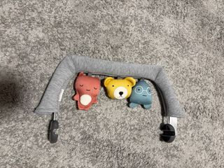 Hamaca BabyBjörn Amarilla + Juguete