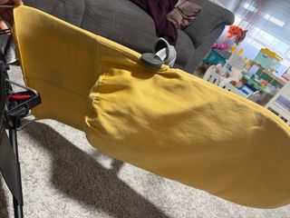 Hamaca BabyBjörn Amarilla + Juguete