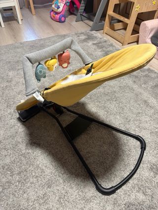 Hamaca BabyBjörn Amarilla + Juguete